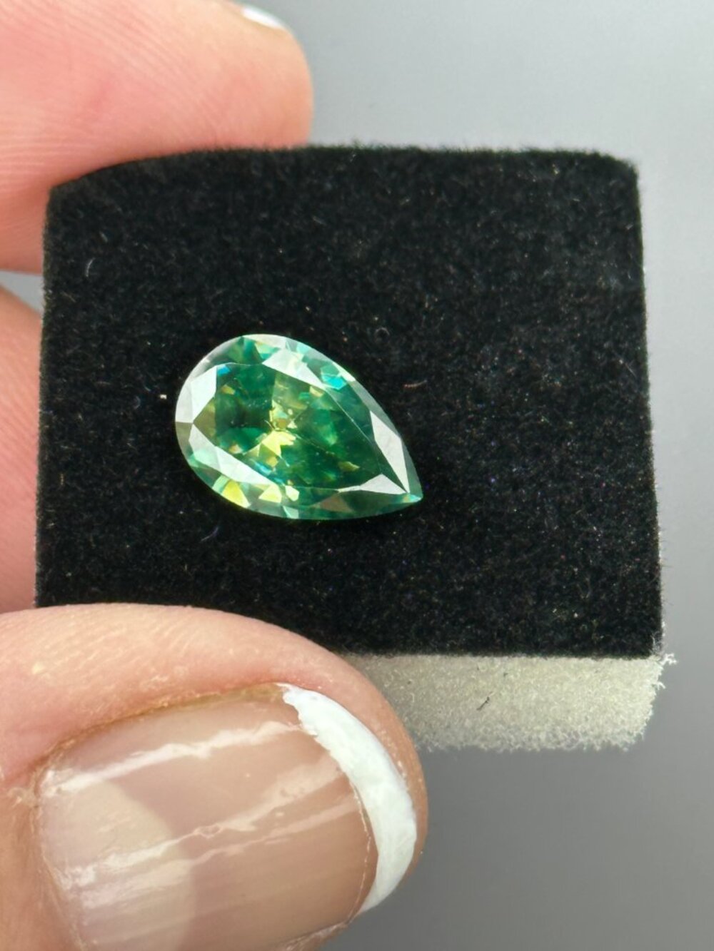 Large Green Diamond - Picture 7 of 15